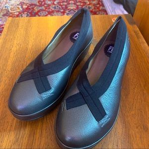 Fly London Bobi Slip on Wedge Flats in Graphite